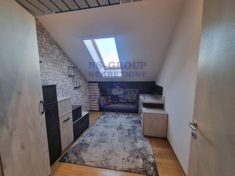 Slika 6 - Petosoban, 132m2, Novo naselje Novi Sad, sa terasom, ima lift