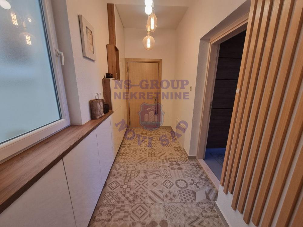 Slika 3 - Petosoban, 132m2, Novo naselje Novi Sad, sa terasom, ima lift