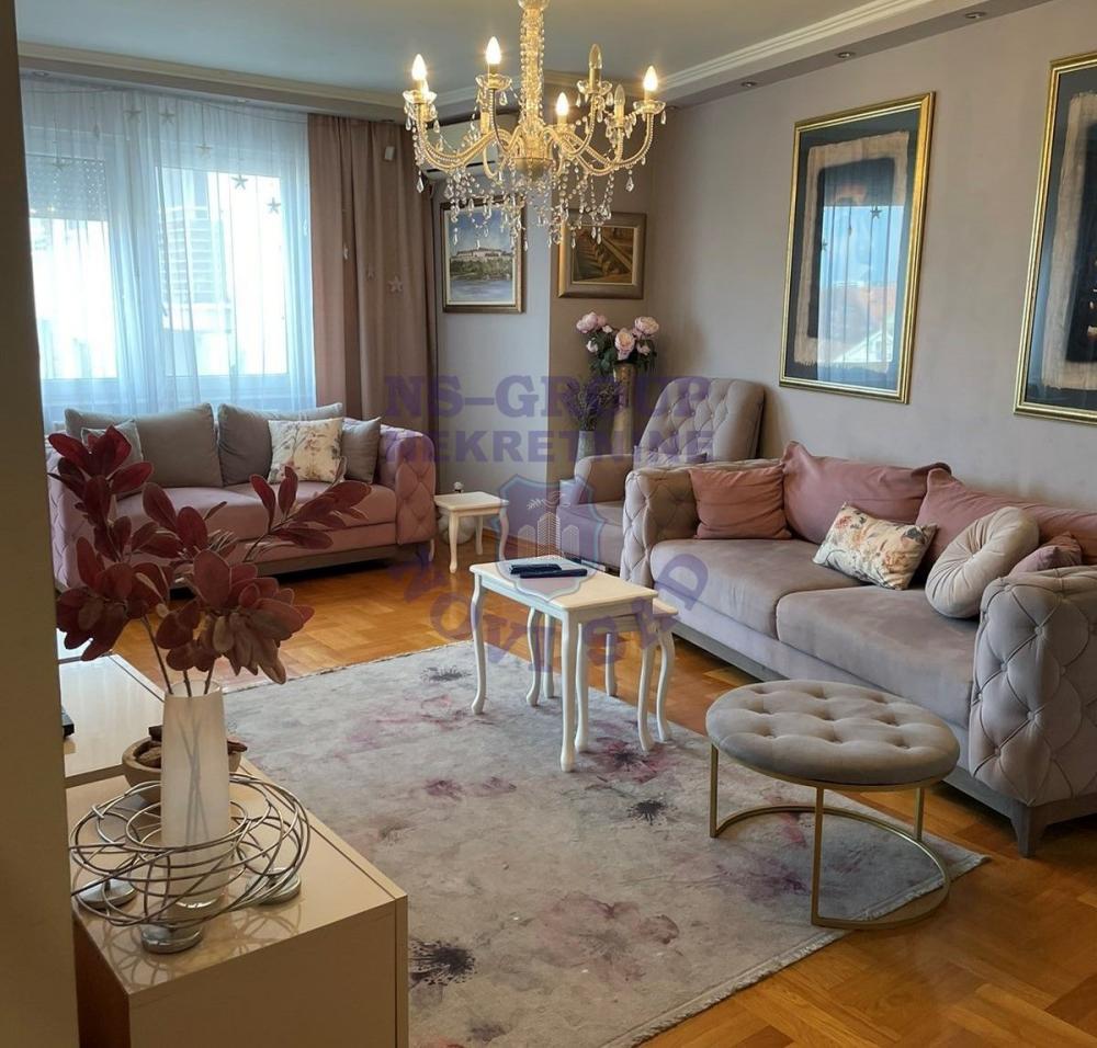 Glavna slika -Odličan četvoroiposoban dupleks na Bulevaru Cara Dušana