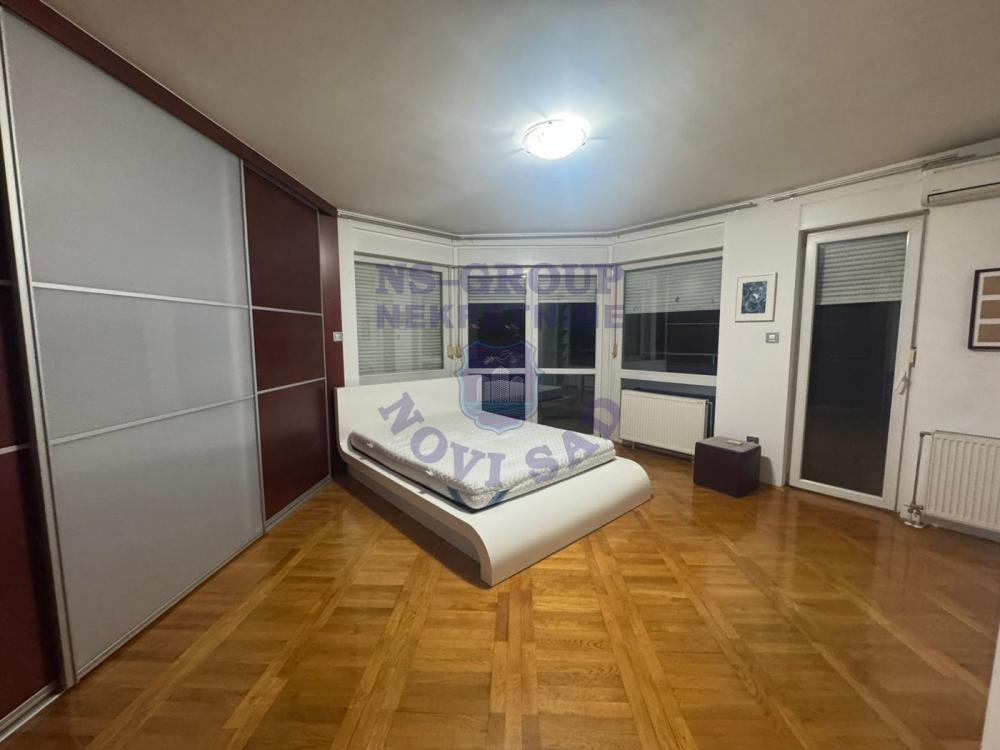 Slika 4 - Prodaja stana, Bulevar oslobođenja Novi Sad, sa terasom, ima lift