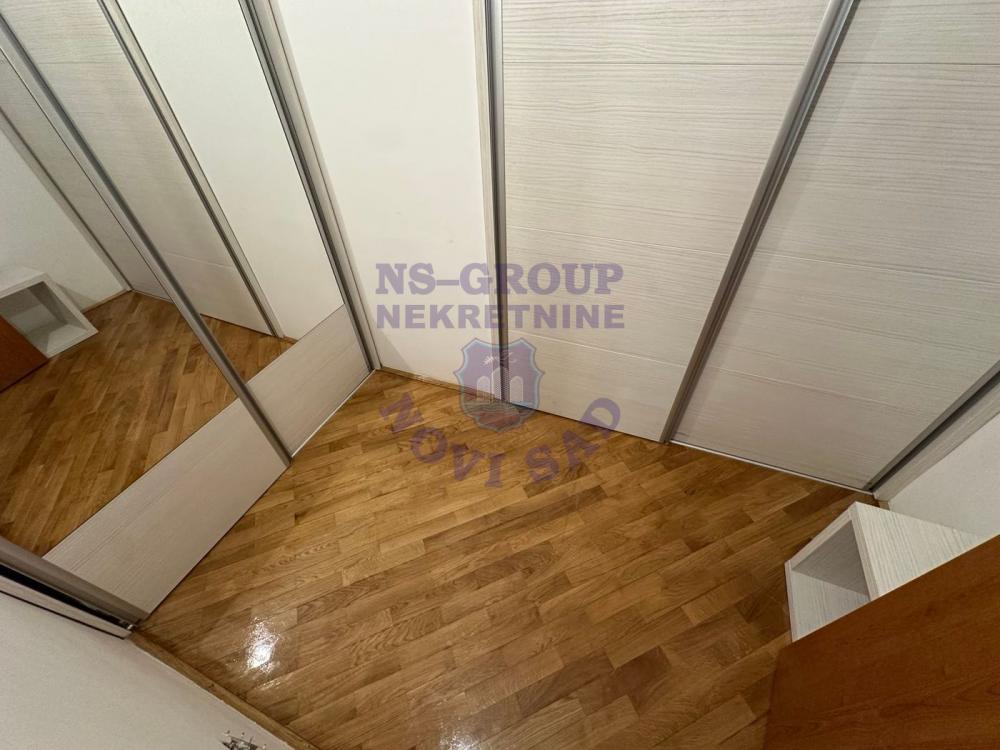 Slika 11 - Prodaja stana, Bulevar oslobođenja Novi Sad, sa terasom, ima lift