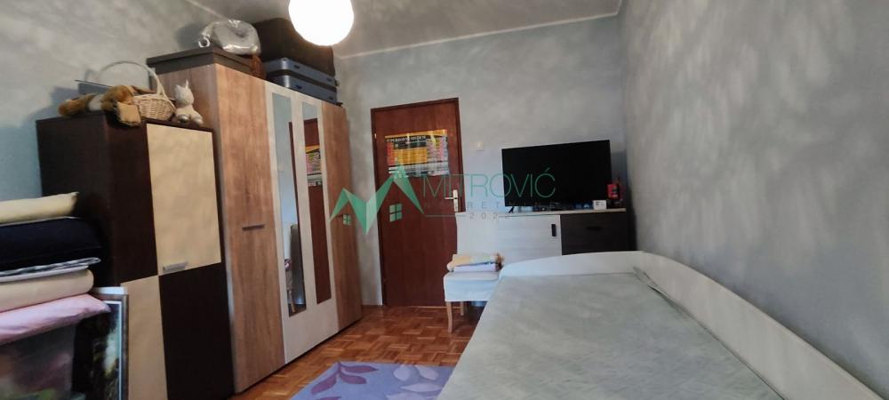 Slika 2 - Troiposoban stan 65 m² na Jugovićevom naselju sa liftom 