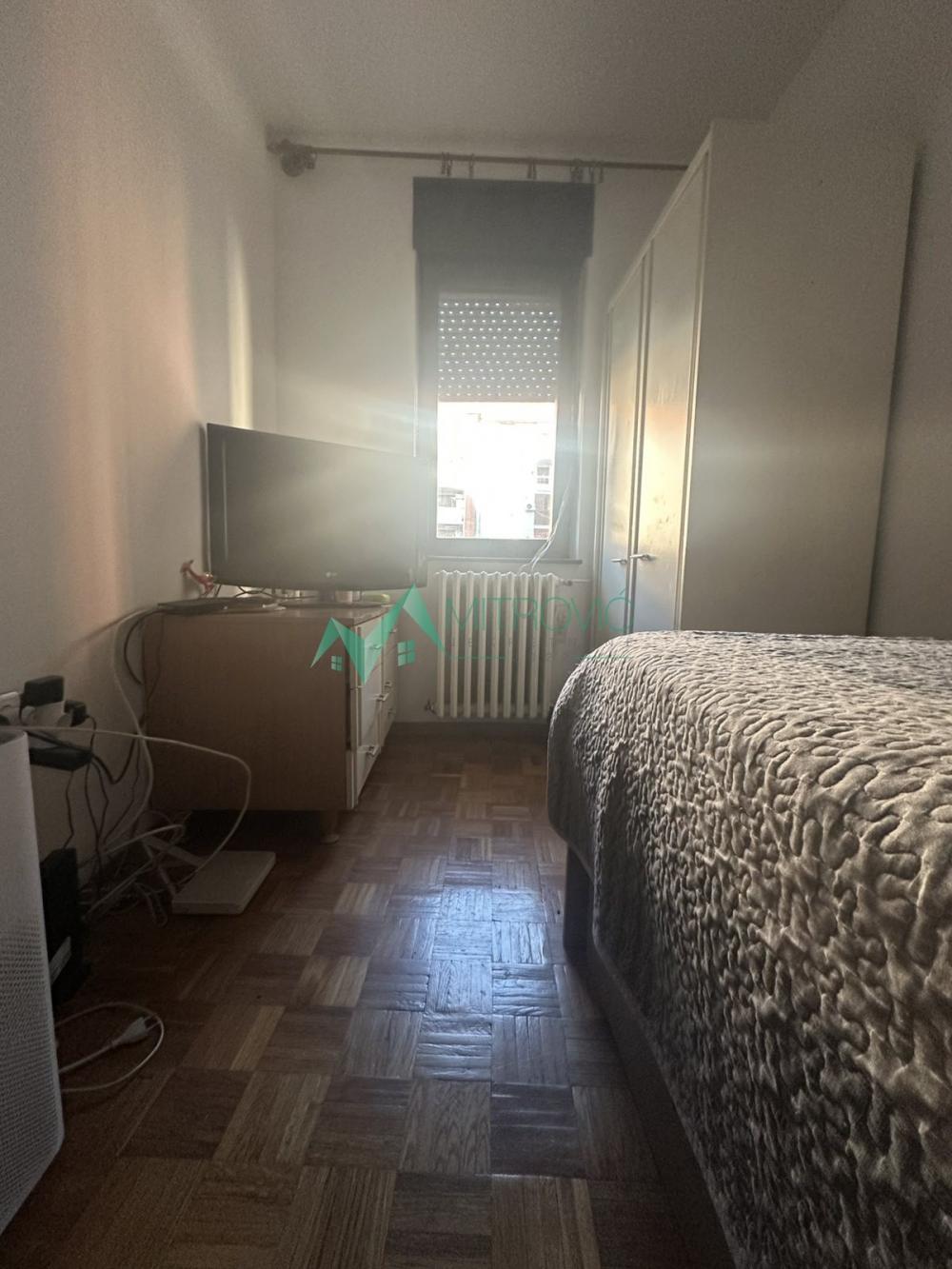 Slika 11 - Sajam  lepo održavan trosoban stan odličnog rasporeda 