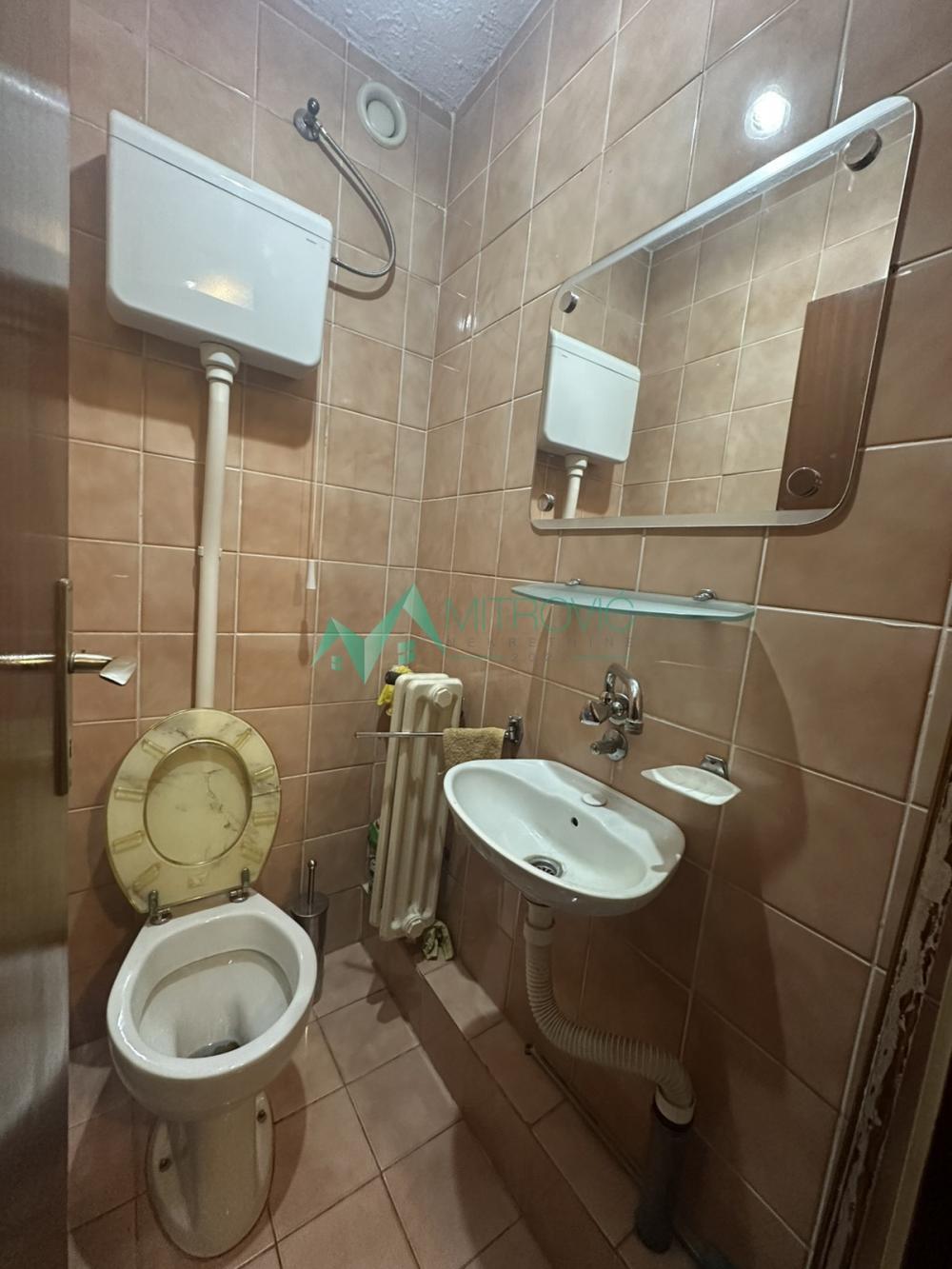 Slika 5 - Sajam  lepo održavan trosoban stan odličnog rasporeda 