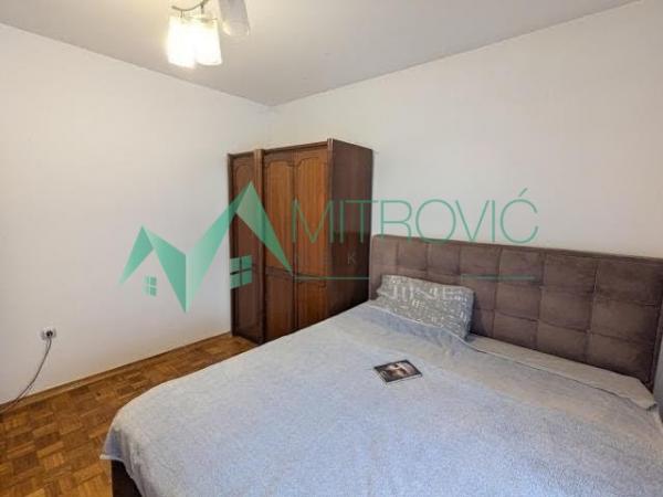 Slika 4 - Sajam  lepo održavan trosoban stan odličnog rasporeda 