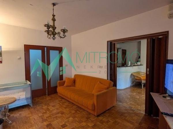 Slika 2 - Sajam  lepo održavan trosoban stan odličnog rasporeda 