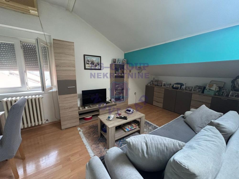 Glavna slika -Odličan dvosoban stan u Petrovaradinu! 