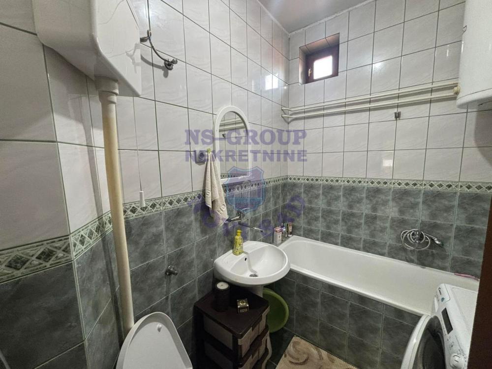 Slika 4 - Dvosoban stan u Petrovaradinu!