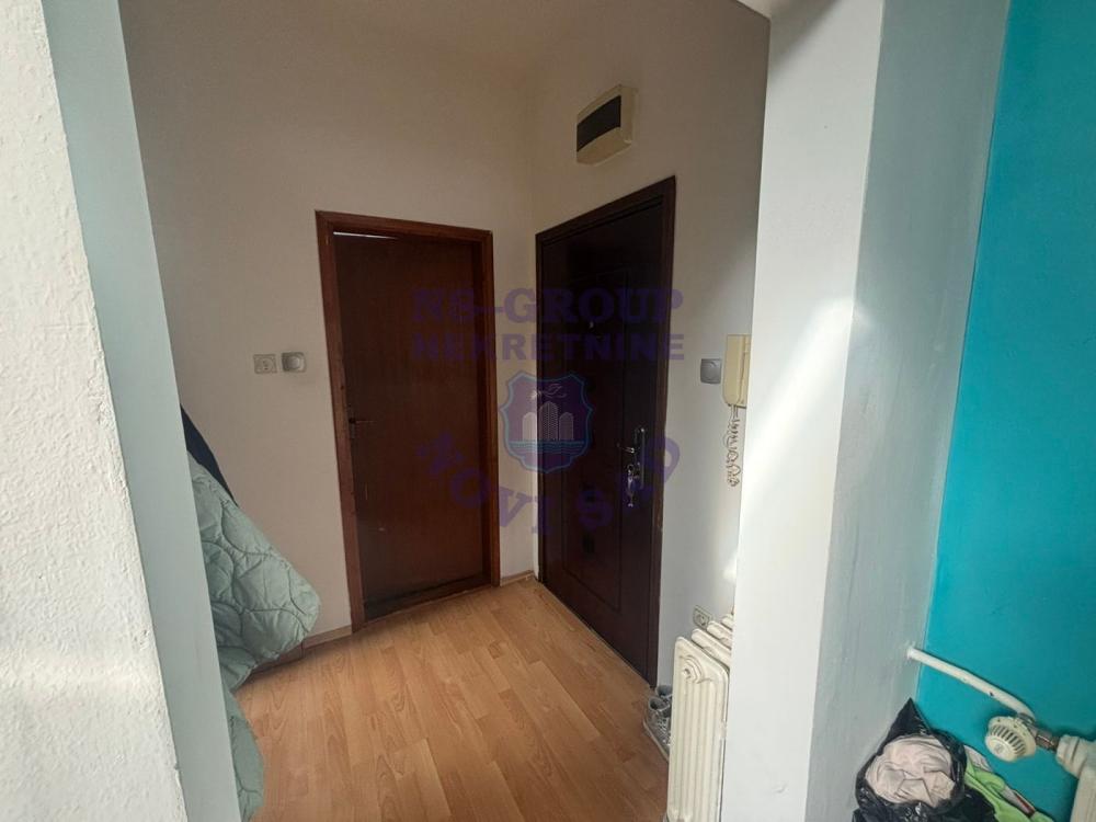 Slika 10 - Dvosoban stan u Petrovaradinu!