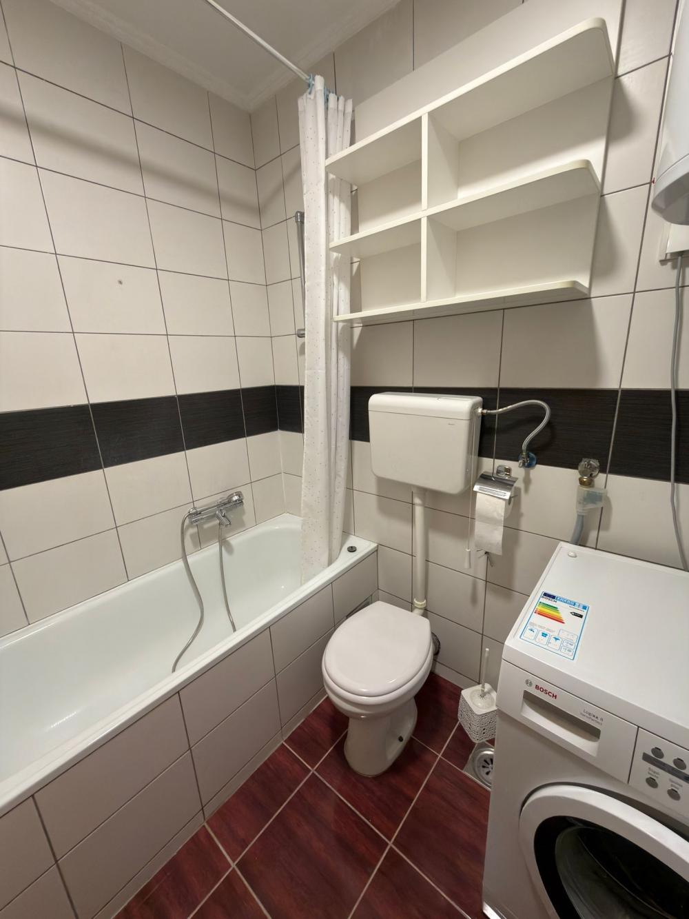 Slika 8 - Stan,NOVI SAD,BULEVAR EVROPE,kv: 50, € 145000, ID: 1019298