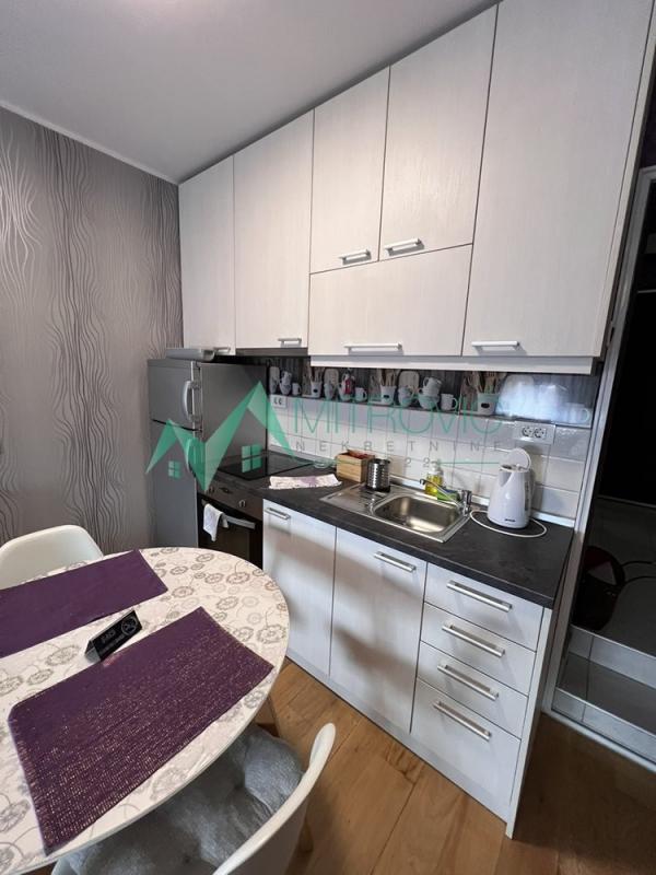 Slika 11 - Novi Sad, strogi centar - Kompletno nameštena garsonjera 