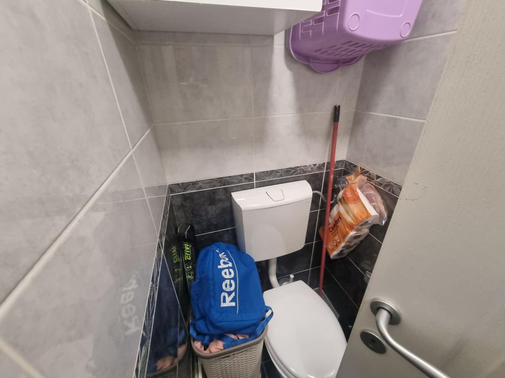 Slika 9 - Trosoban, 62m2, Banatić Novi Sad, sa terasom, ima lift