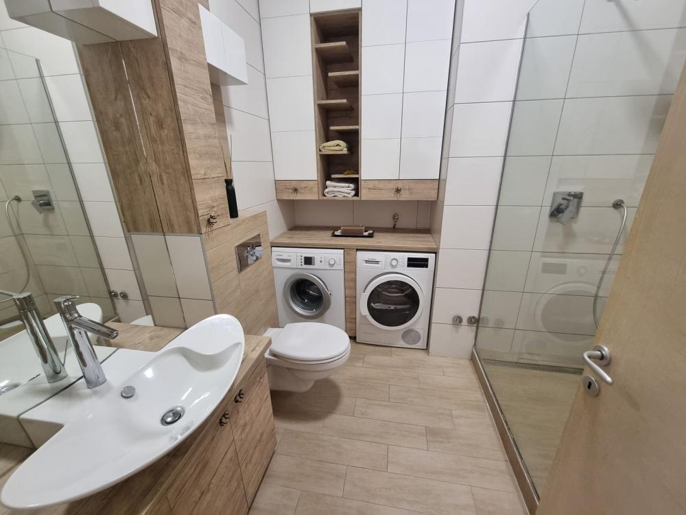 Slika 6 - Prodaja stana, 132m2, Telep Novi Sad, sa terasom, ima lift