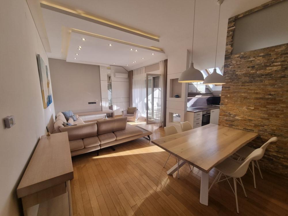 Glavna slika -Prodaja stana, 132m2, Telep Novi Sad, sa terasom, ima lift