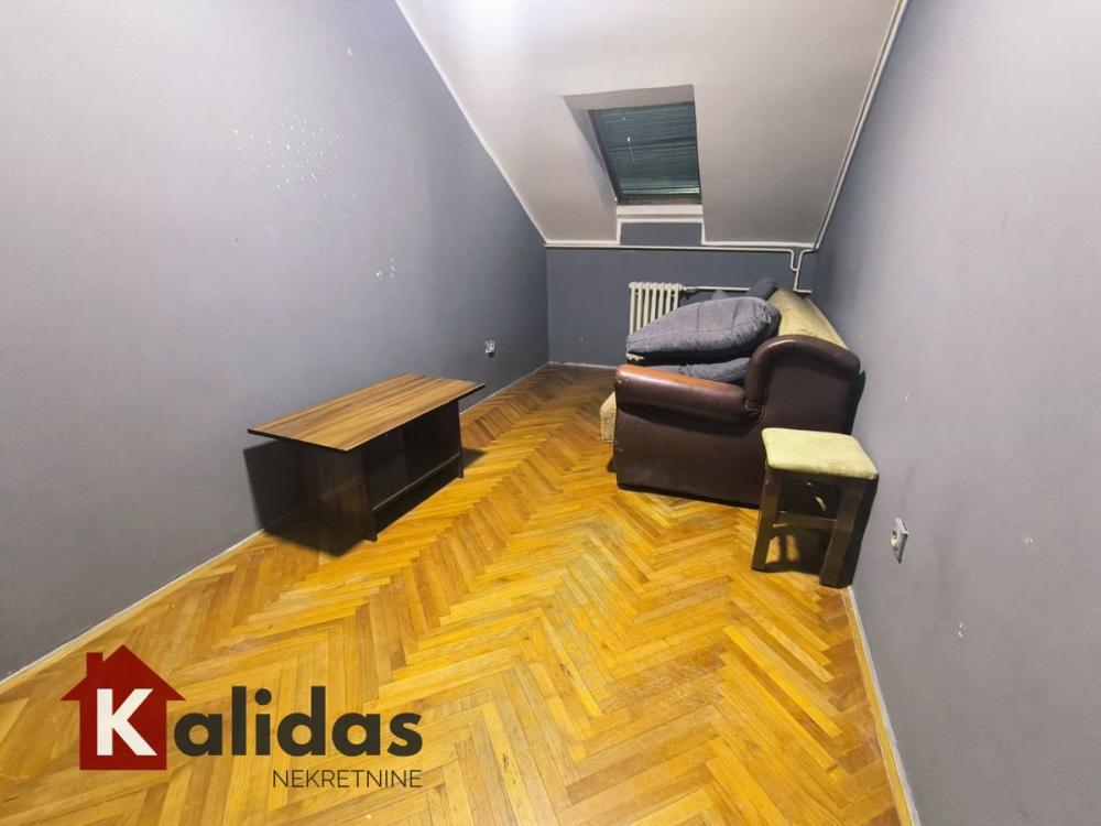 Slika 4 - Stan,NOVI SAD,BULEVAR,kv: 28, € 85000, ID: 1008569