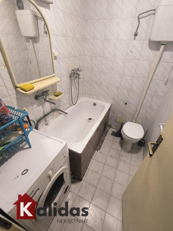 Slika 3 - Stan,NOVI SAD,BULEVAR,kv: 28, € 85000, ID: 1008569