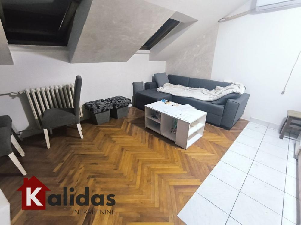 Slika 2 - Stan,NOVI SAD,BULEVAR,kv: 28, € 85000, ID: 1008569