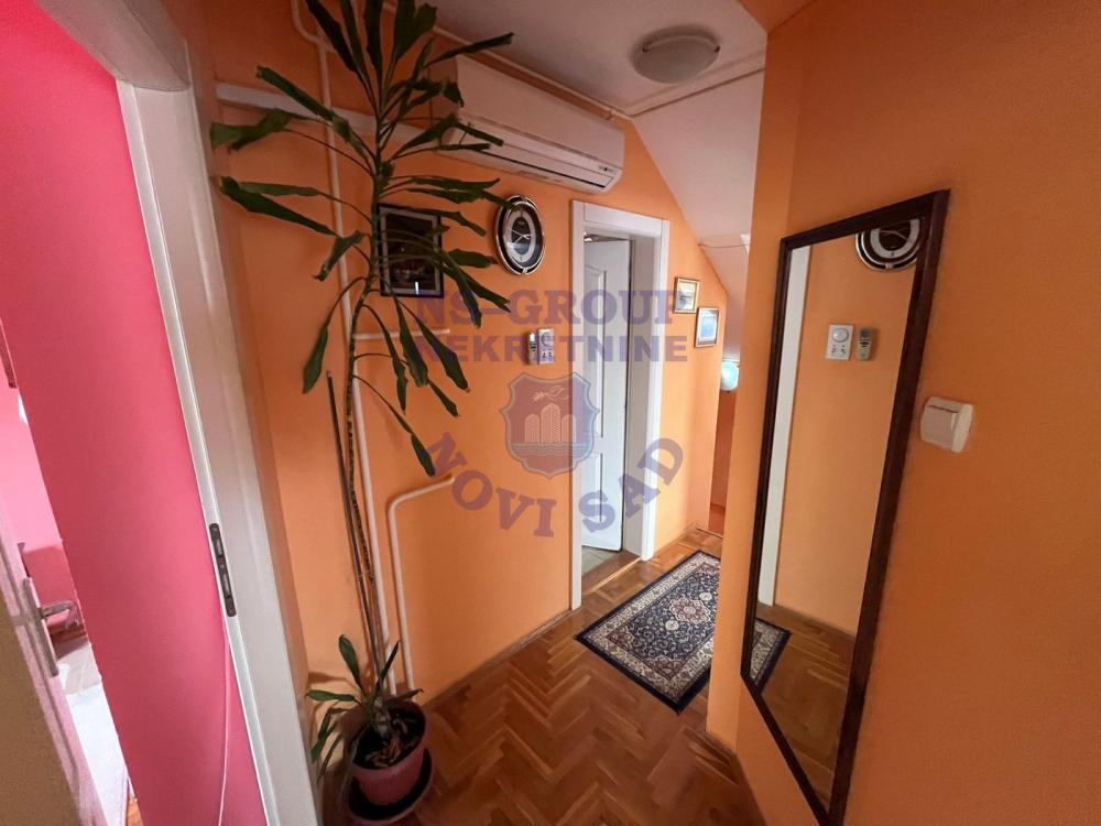 Slika 9 - Cetvorosoban stan u Veterniku!