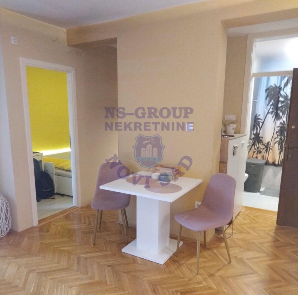 Slika 3 - Jednoiposoban, 35m2, Bulevar oslobođenja Novi Sad, sa terasom, ima lift