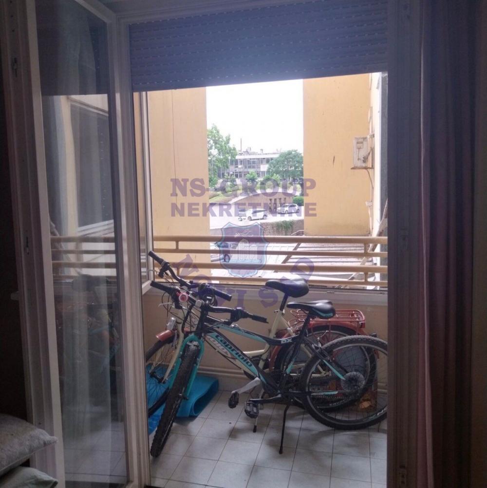 Slika 4 - Jednoiposoban, 35m2, Bulevar oslobođenja Novi Sad, sa terasom, ima lift