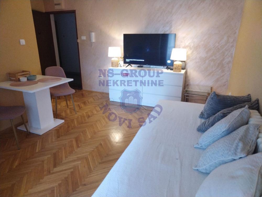 Glavna slika -Jednoiposoban, 35m2, Bulevar oslobođenja Novi Sad, sa terasom, ima lift