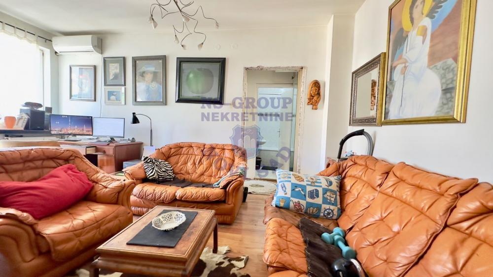 Glavna slika -Dvosoban stan na Salajci!