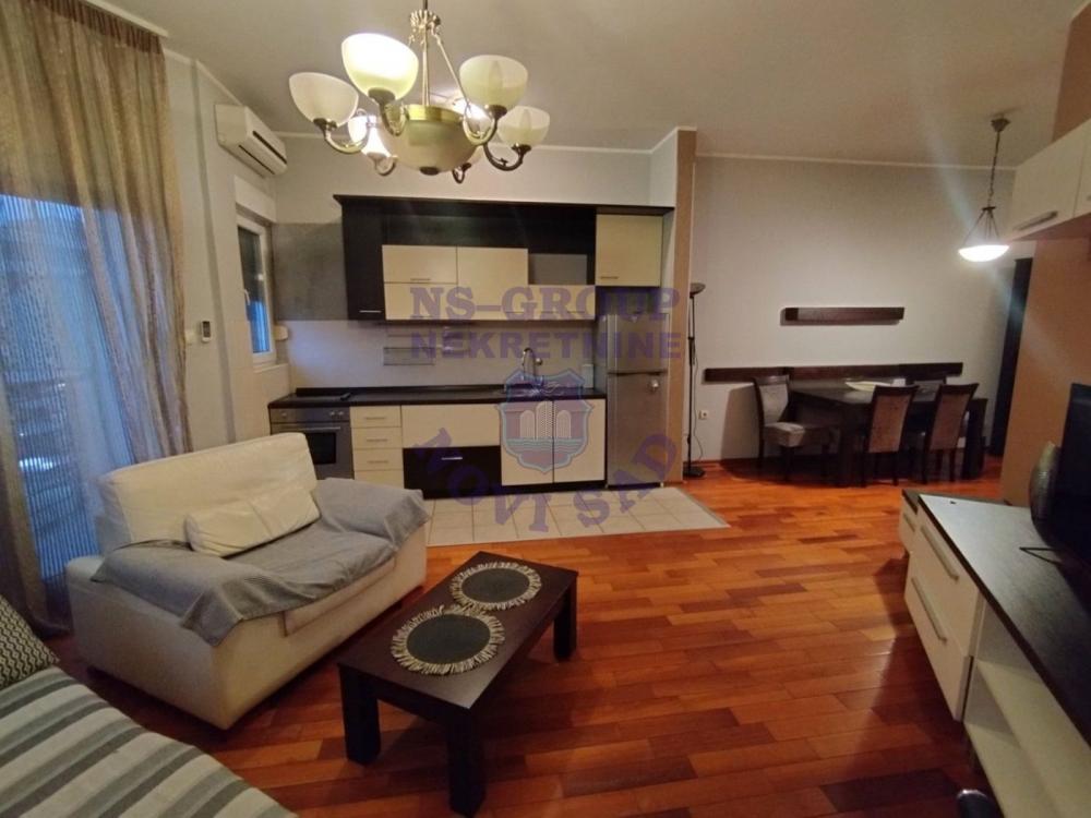 Slika 2 - Odlican trosoban stan na Bulevaru Evrope !