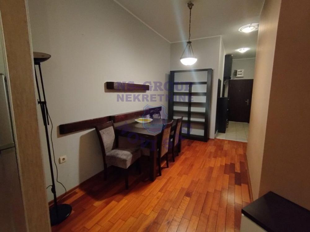 Slika 9 - Odlican trosoban stan na Bulevaru Evrope !