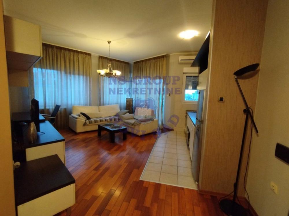 Slika 1 - Odlican trosoban stan na Bulevaru Evrope !