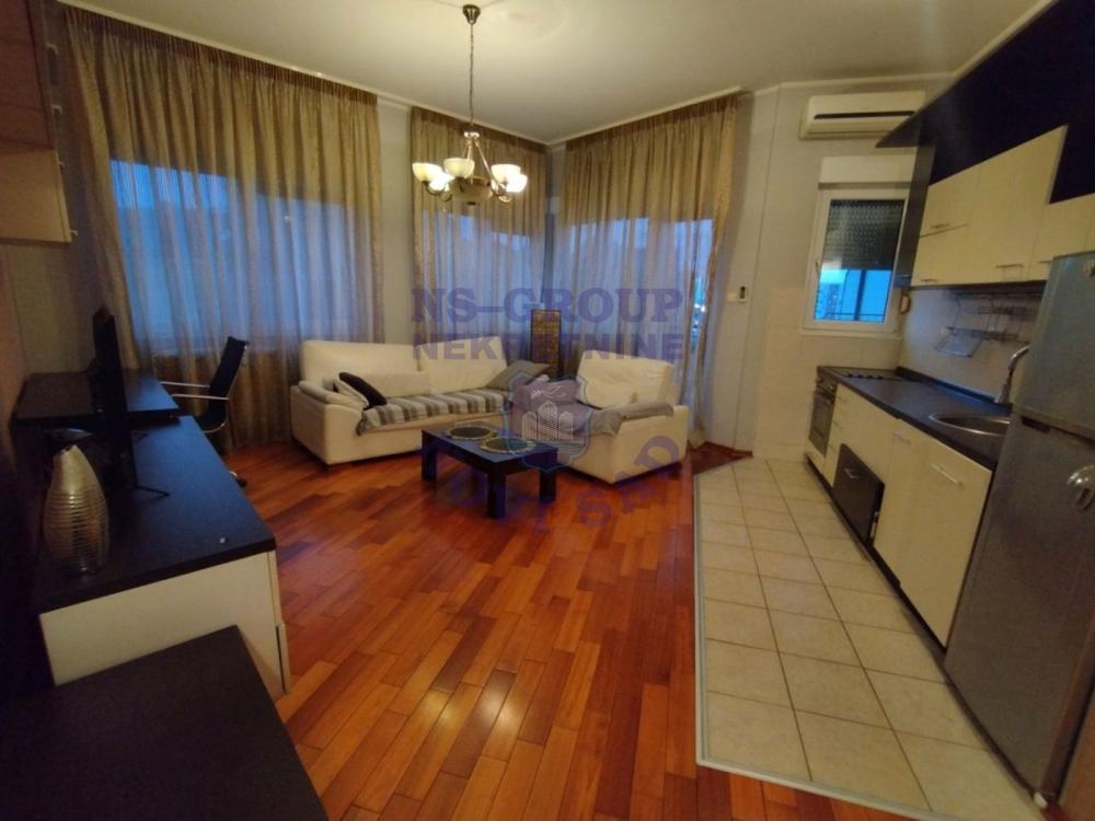 Glavna slika -Odlican trosoban stan na Bulevaru Evrope !