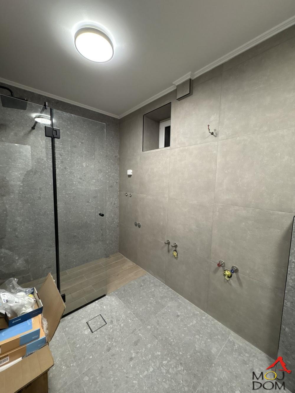 Slika 10 - Stan,NOVI SAD,TELEP,kv: 226, € 345000, ID: 1031830