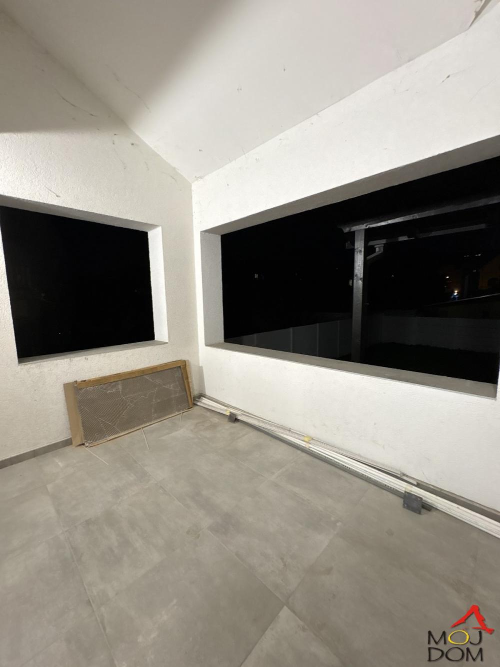 Slika 8 - Stan,NOVI SAD,TELEP,kv: 226, € 345000, ID: 1031830