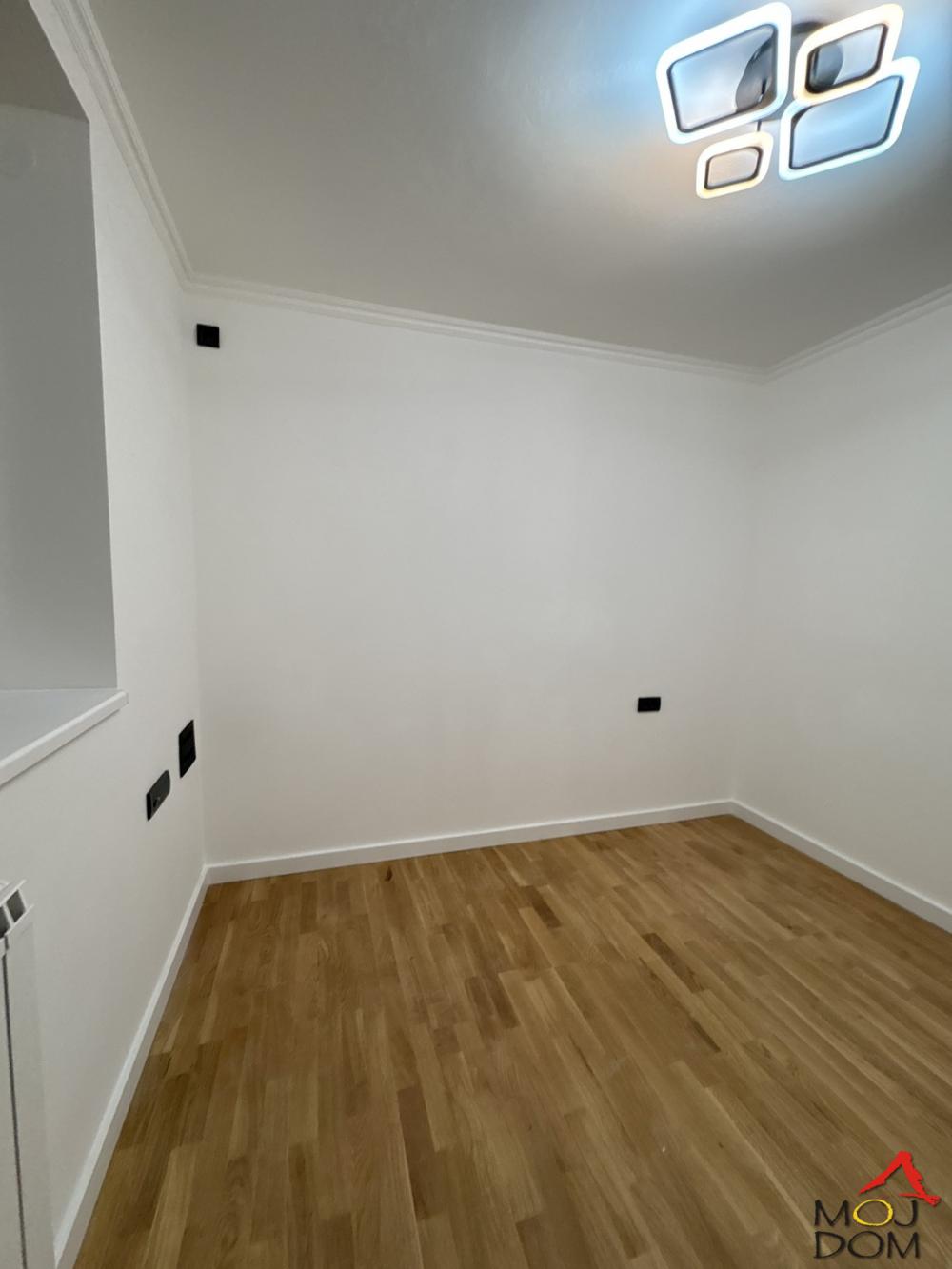 Slika 11 - Stan,NOVI SAD,TELEP,kv: 226, € 345000, ID: 1031830