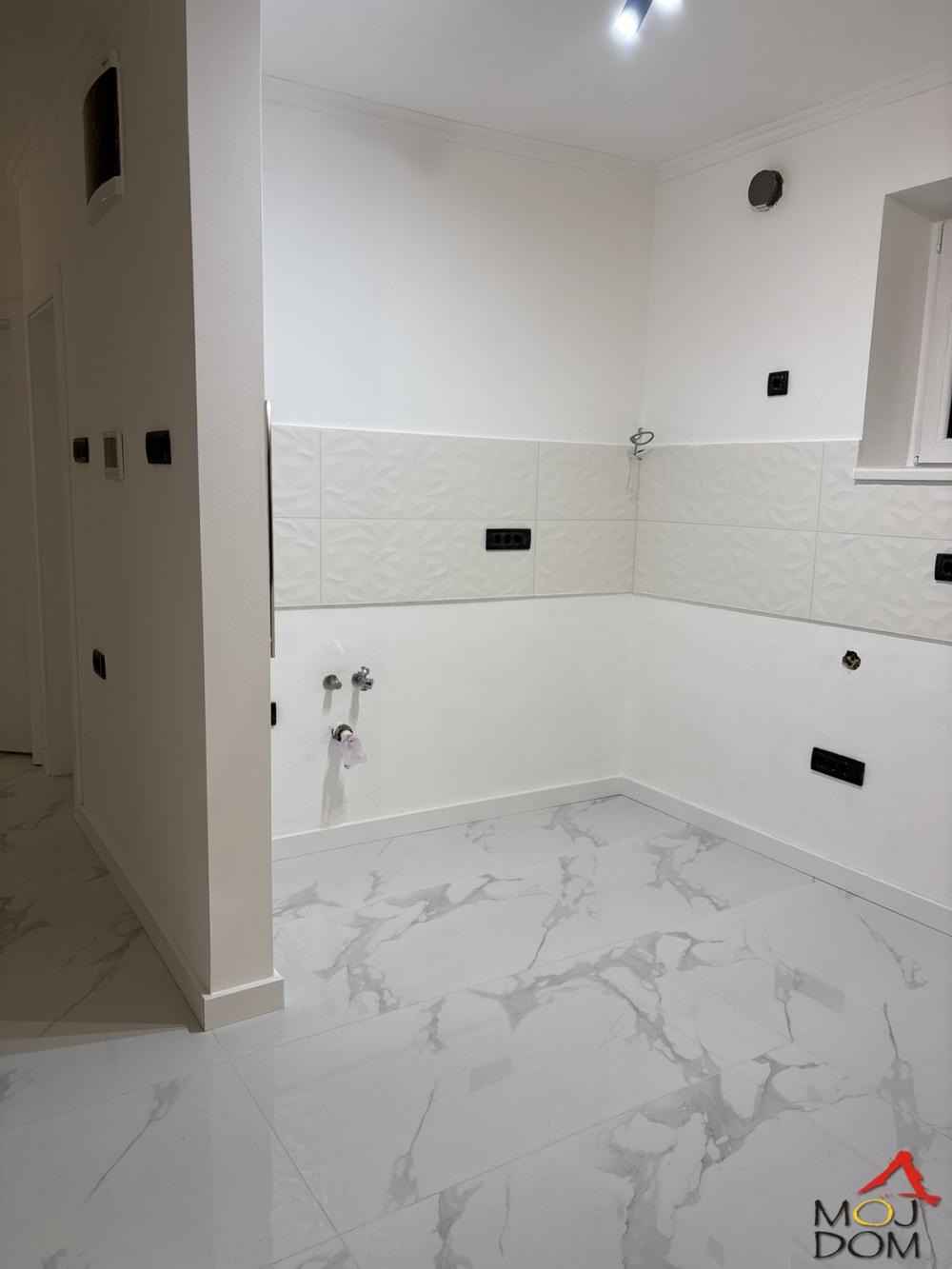 Slika 3 - Stan,NOVI SAD,TELEP,kv: 226, € 345000, ID: 1031830