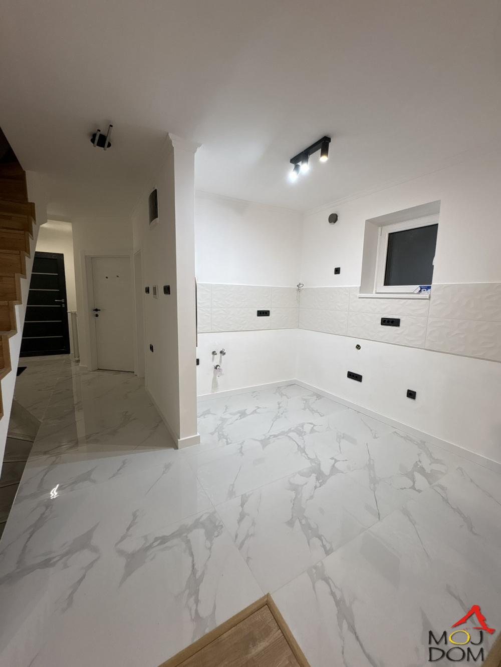 Slika 1 - Stan,NOVI SAD,TELEP,kv: 226, € 345000, ID: 1031830