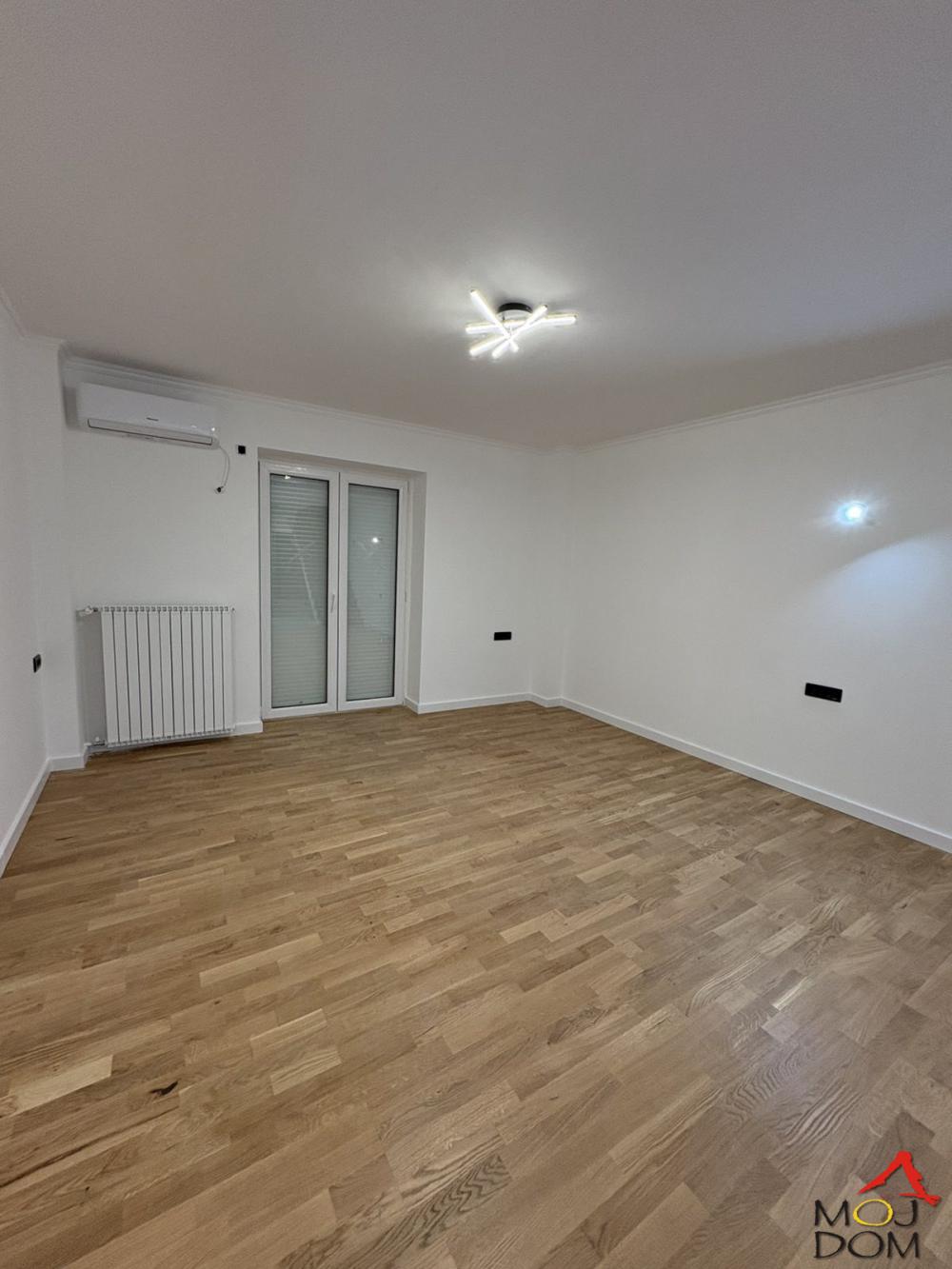 Slika 2 - Stan,NOVI SAD,TELEP,kv: 226, € 345000, ID: 1031830