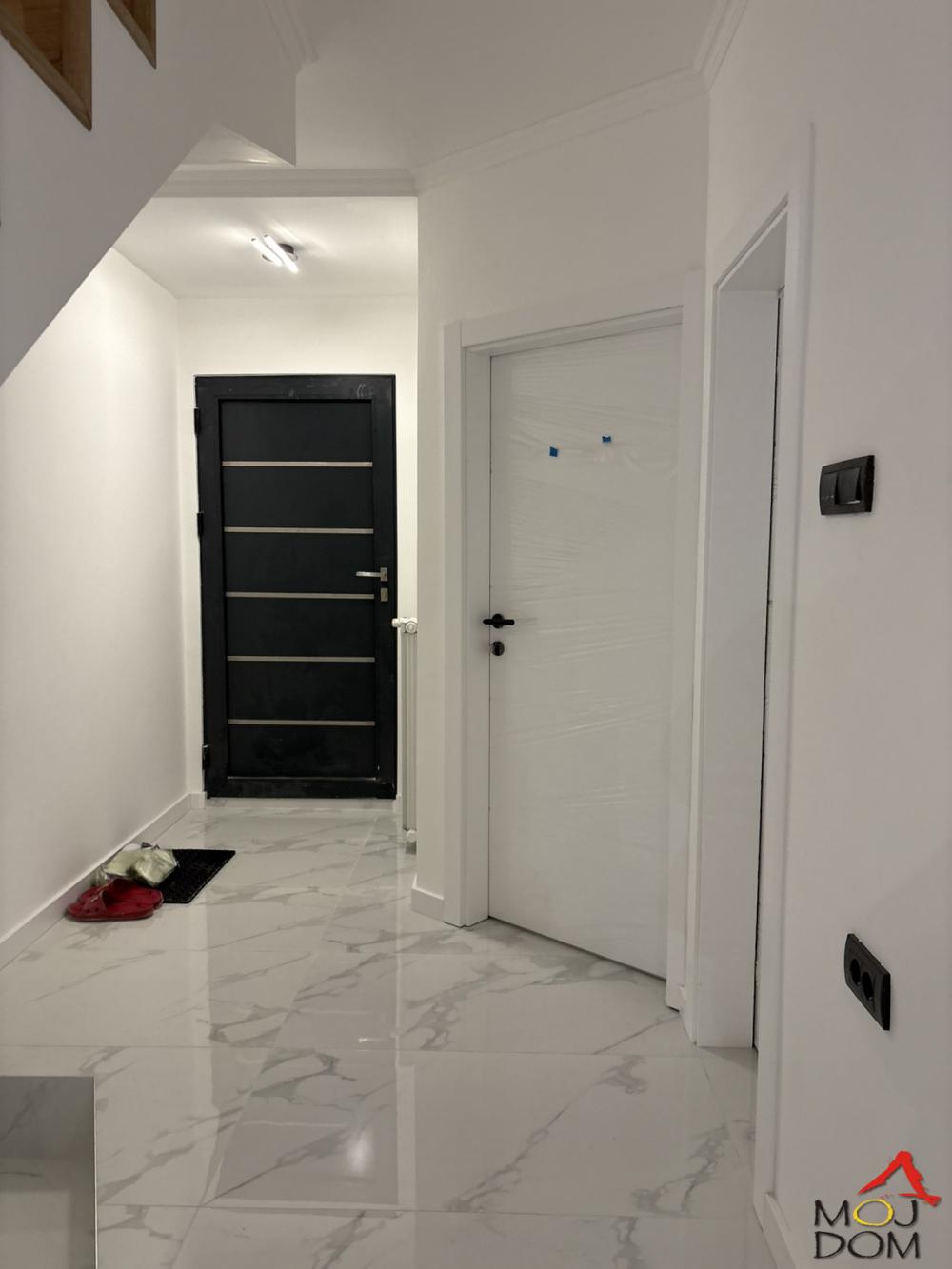 Slika 4 - Stan,NOVI SAD,TELEP,kv: 226, € 345000, ID: 1031830