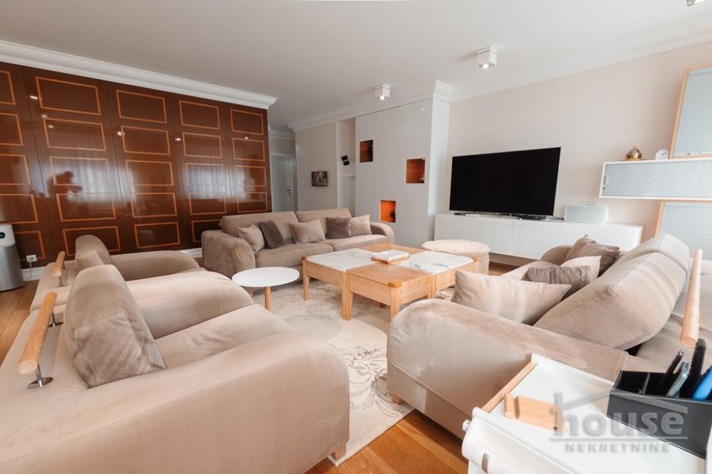 Slika 3 - Stan,NOVI SAD,BULEVAR,kv: 213.00, € 617700, ID: 1065380