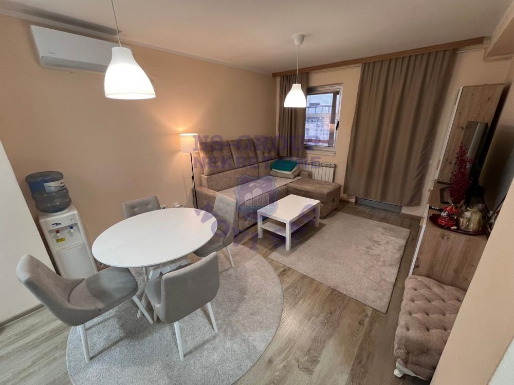 Slika 5 - Dvosoban, 44m2, Bulevar oslobođenja Novi Sad, sa terasom, ima lift