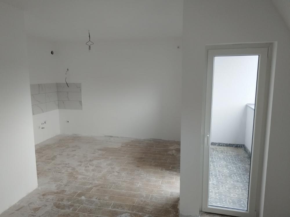 Slika 10 - Stan,NOVI SAD,VETERNIK,kv: 61.00, € 107500, ID: 1057985