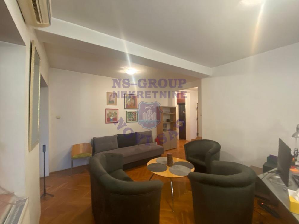 Glavna slika -Odlican dvosoban stan na Socijalnom 