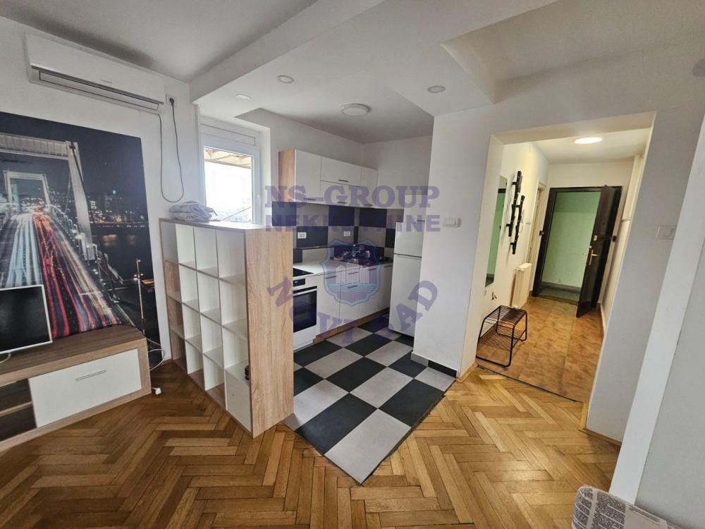 Slika 3 - Dvosoban, 48m2, Novi Sad centar Novi Sad, sa terasom, ima lift