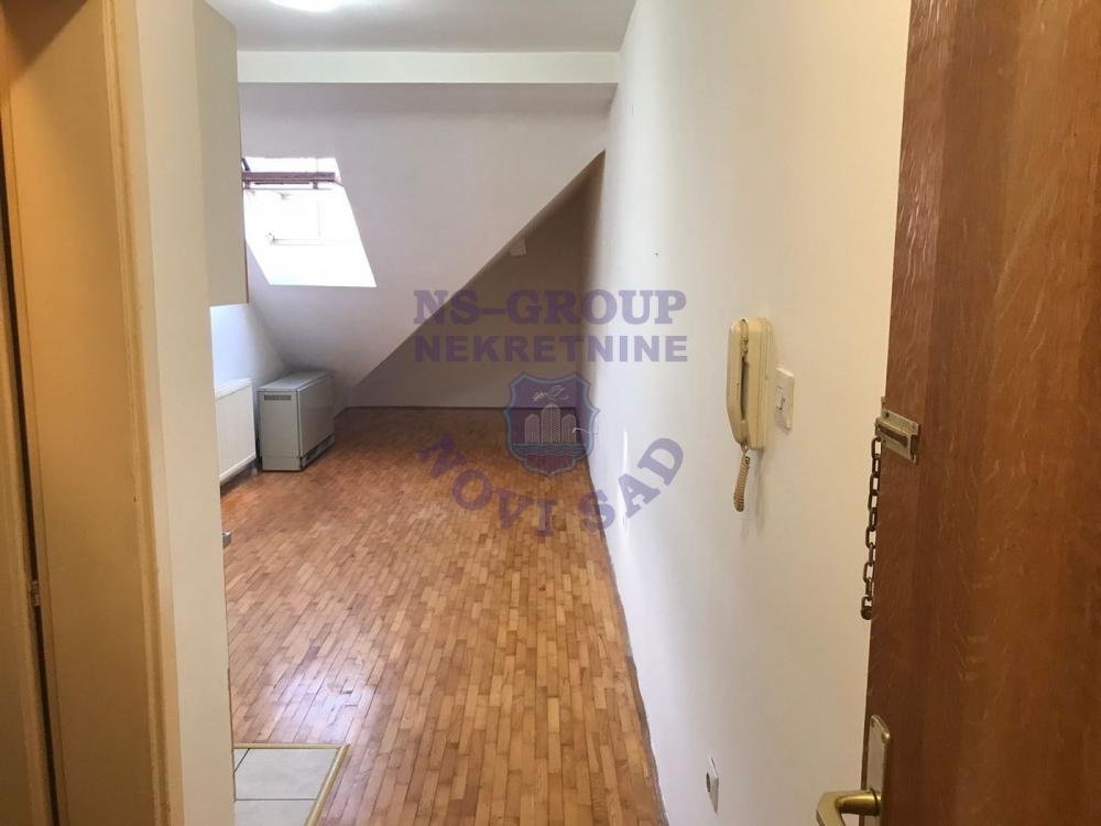 Slika 1 - Prodaja stana, Nova Detelinara Novi Sad, sa terasom, ima lift