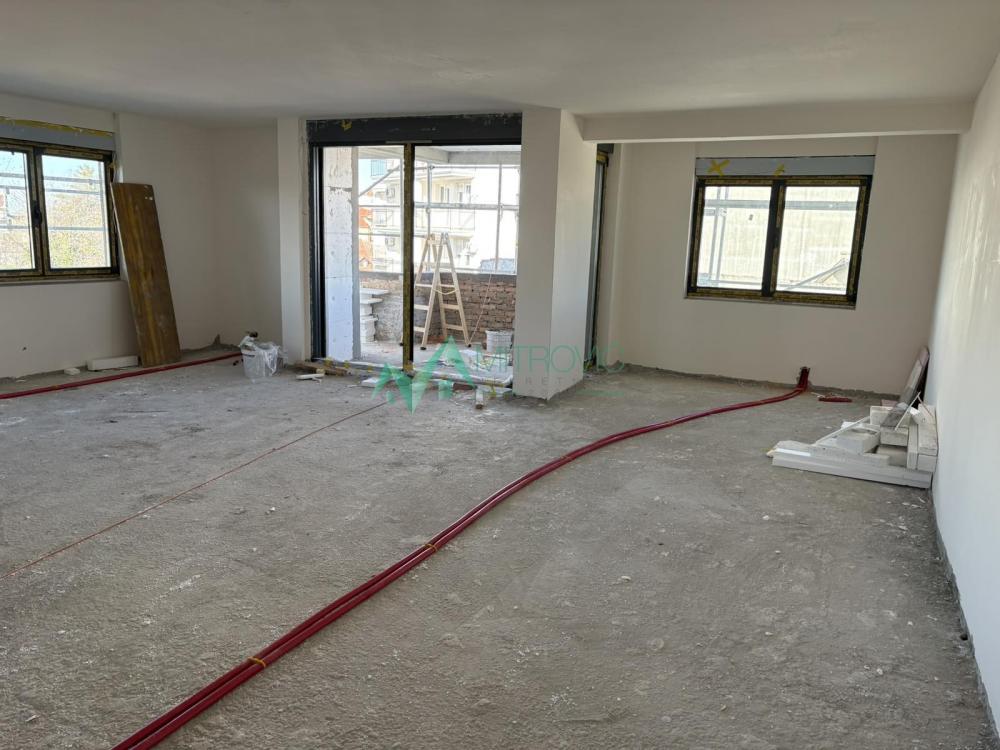 Slika 2 - Lux četvorosoban stan na Salajci-108m2