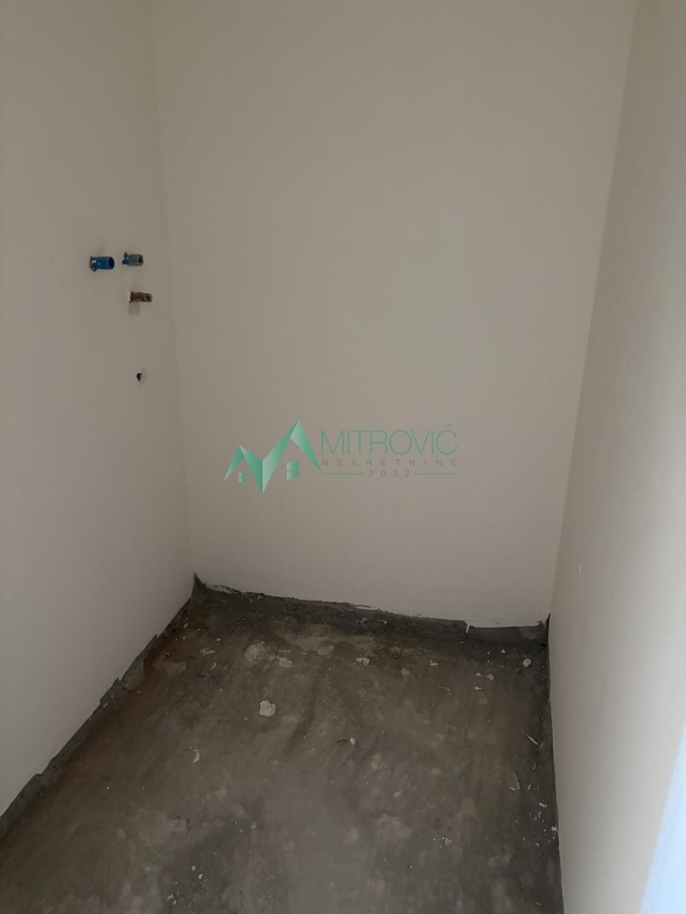 Slika 4 - Lux četvorosoban stan na Salajci-108m2