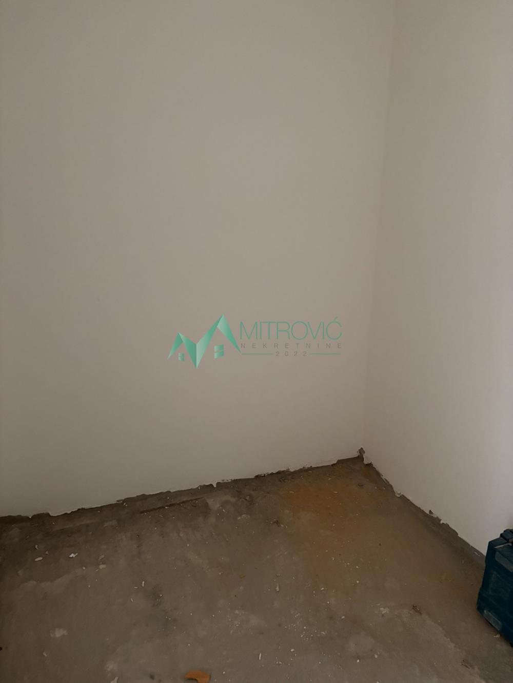 Slika 5 - Lux četvorosoban stan na Salajci-108m2