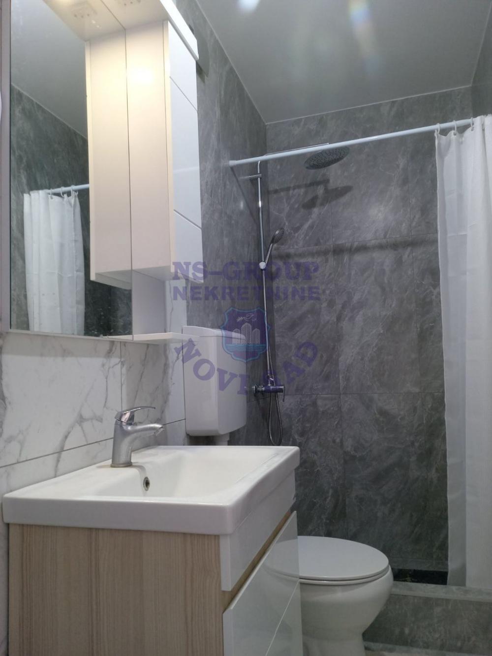 Slika 5 - Dvoiposoban, 58m2, Petrovaradin Novi Sad, sa terasom