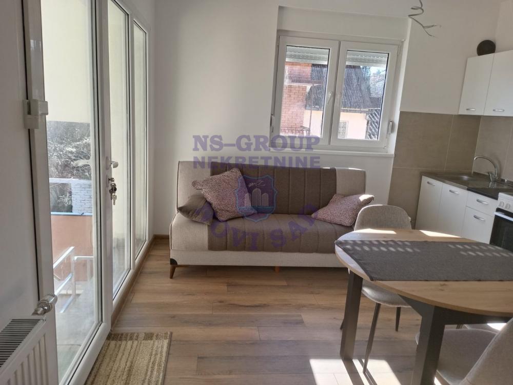 Slika 8 - Dvoiposoban, 58m2, Petrovaradin Novi Sad, sa terasom