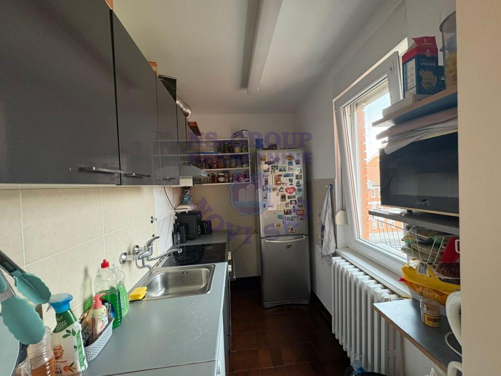 Slika 8 - Trosoban, 60m2, Novo naselje Novi Sad, sa terasom, ima lift