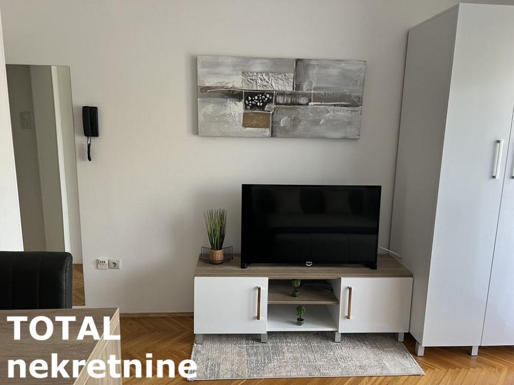 Slika 2 - Stan,NOVI SAD,GRBAVICA,kv: 25.00, € 92700, ID: 1102271